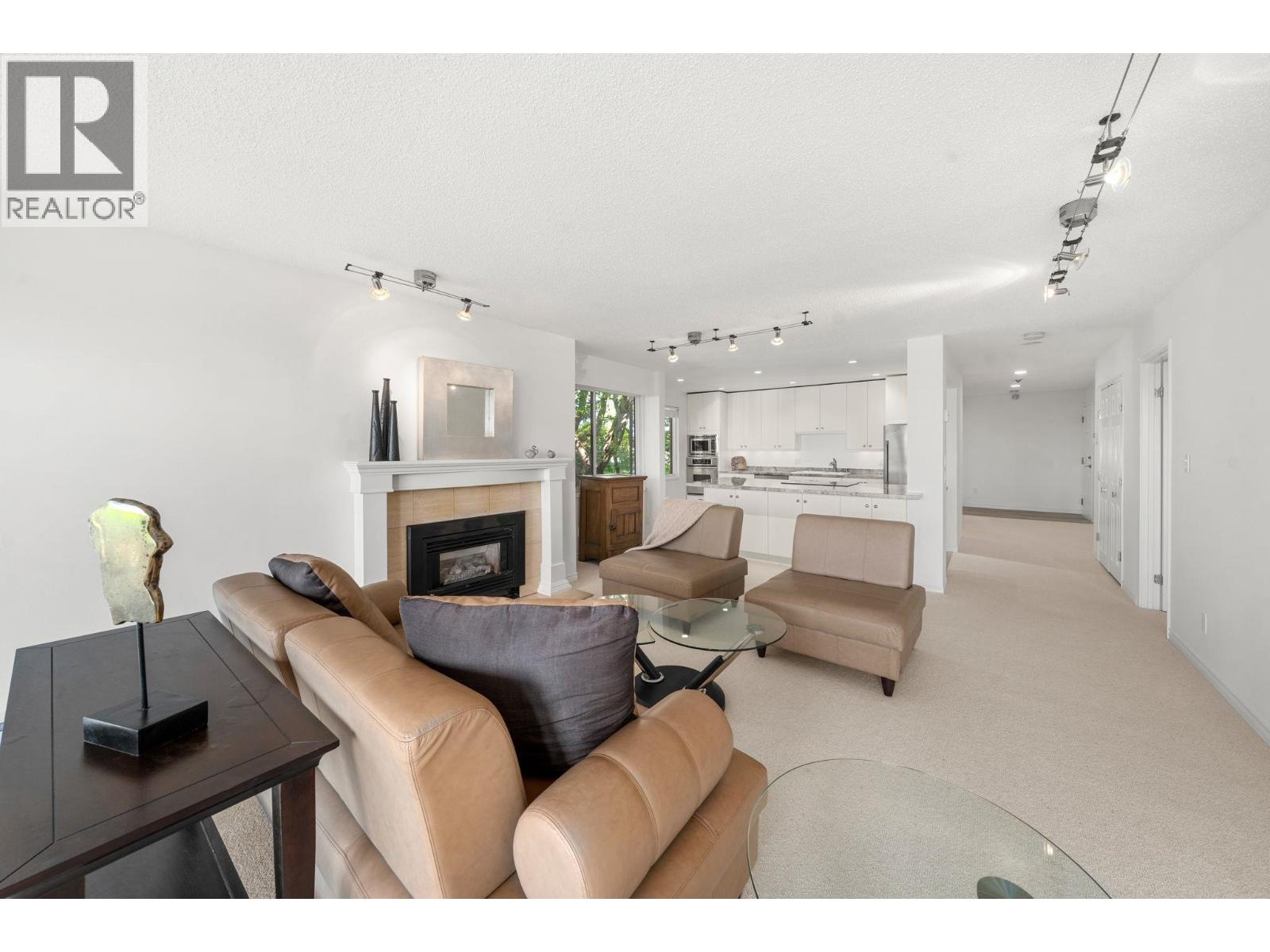 201 2408 HAYWOOD AVENUE, West Vancouver