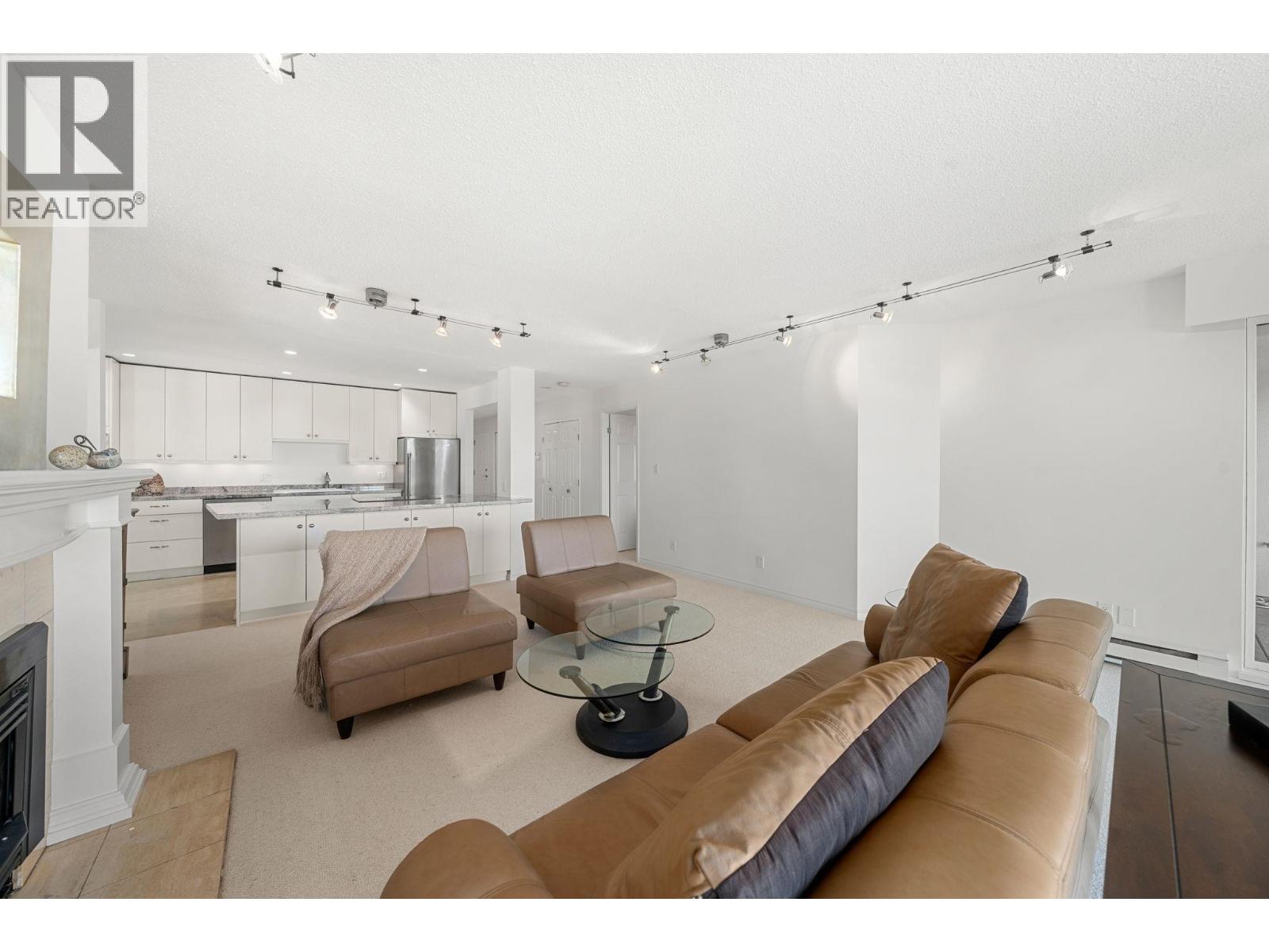 201 2408 HAYWOOD AVENUE, West Vancouver