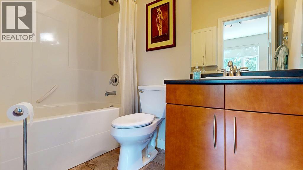 11 5780 TRAIL AVENUE, Sechelt