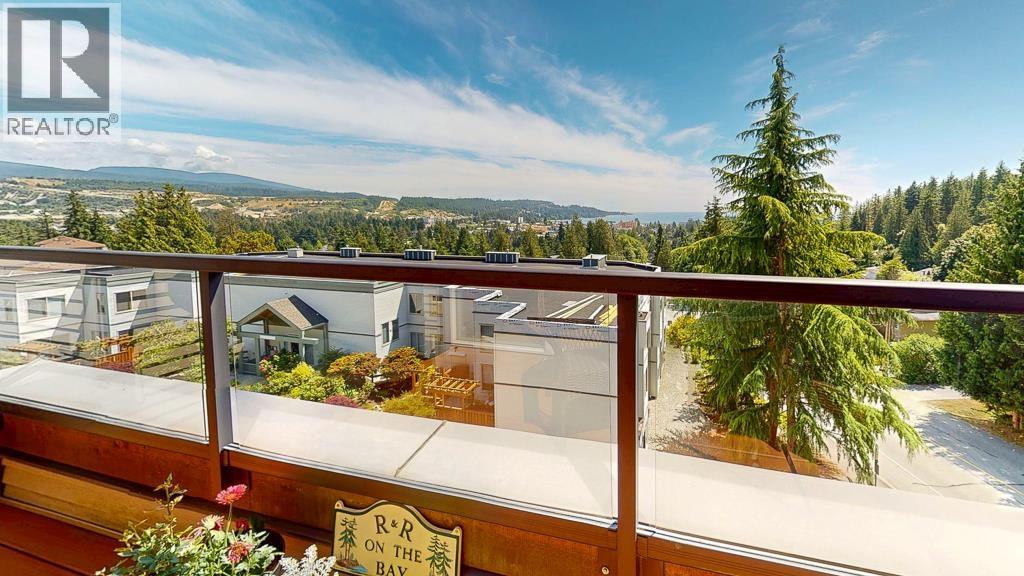 11 5780 TRAIL AVENUE, Sechelt