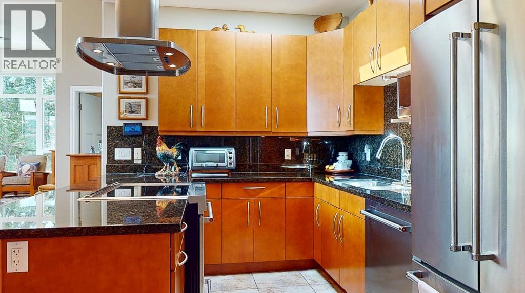 11 5780 TRAIL AVENUE, Sechelt