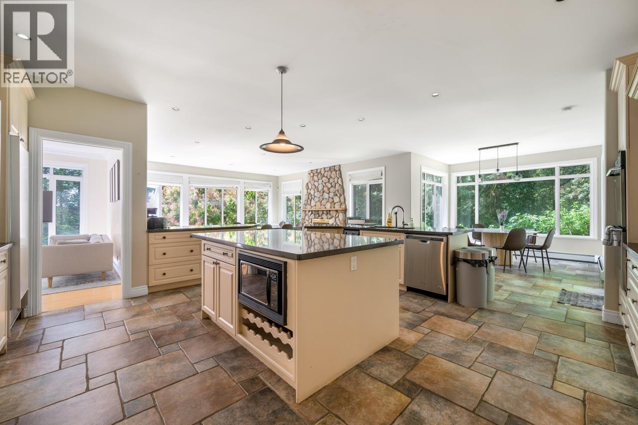 520 HADDEN DRIVE, West Vancouver