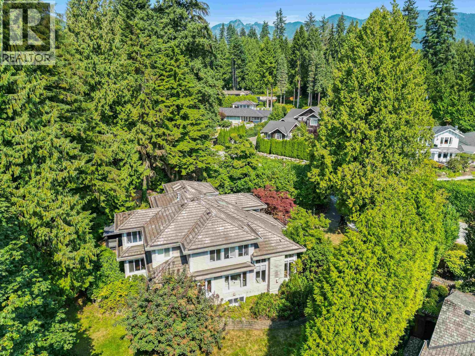 520 HADDEN DRIVE, West Vancouver