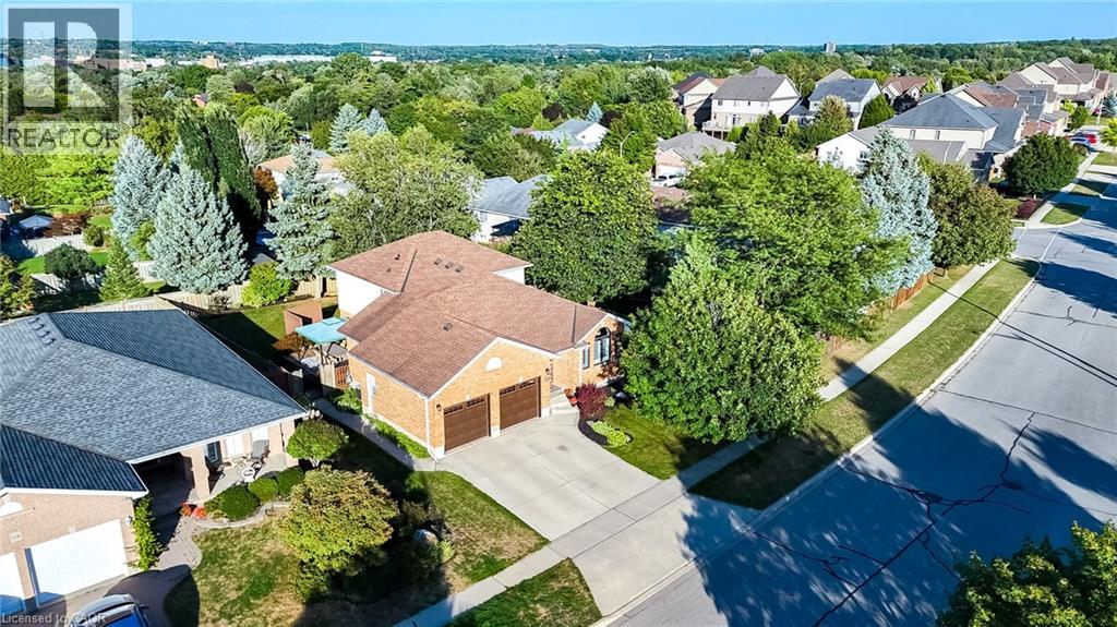 Photo 2 of 122 Westcliff Way, Cambridge ON