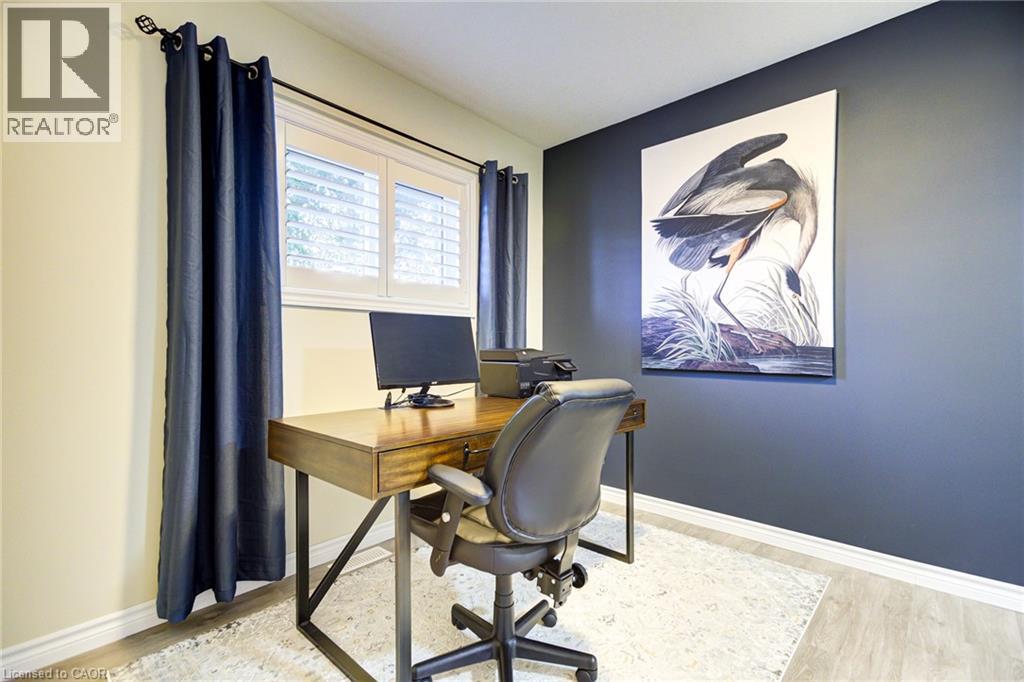 Photo 35 of 122 Westcliff Way, Cambridge ON