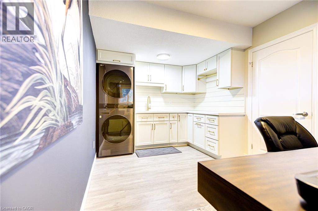 Photo 34 of 122 Westcliff Way, Cambridge ON