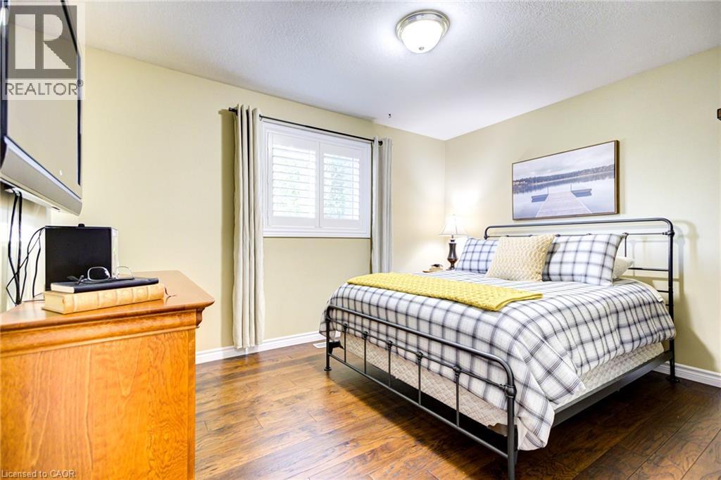 Photo 27 of 122 Westcliff Way, Cambridge ON