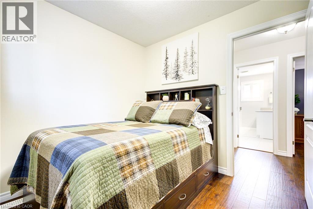 Photo 29 of 122 Westcliff Way, Cambridge ON