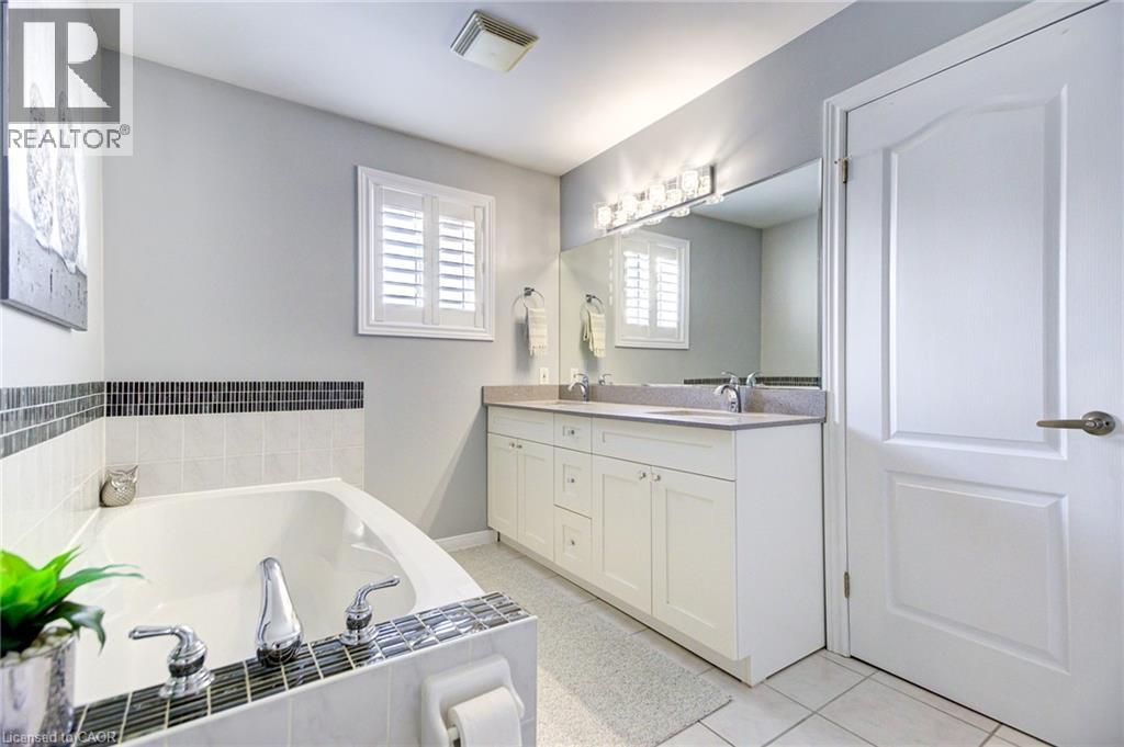 Photo 26 of 122 Westcliff Way, Cambridge ON