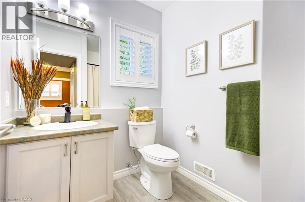 Photo 37 of 122 Westcliff Way, Cambridge ON