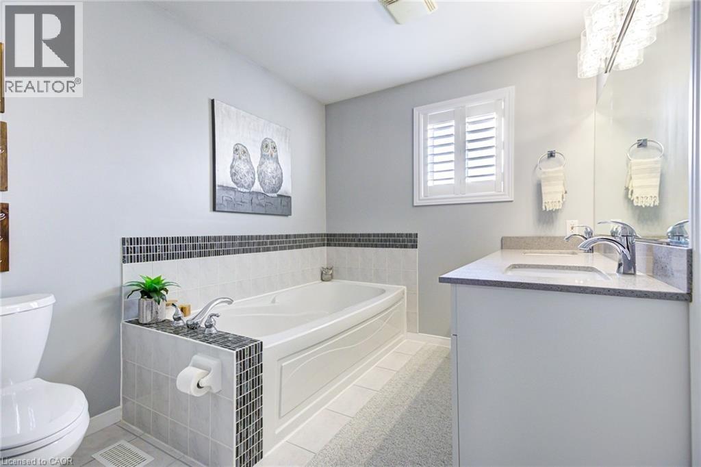 Photo 25 of 122 Westcliff Way, Cambridge ON