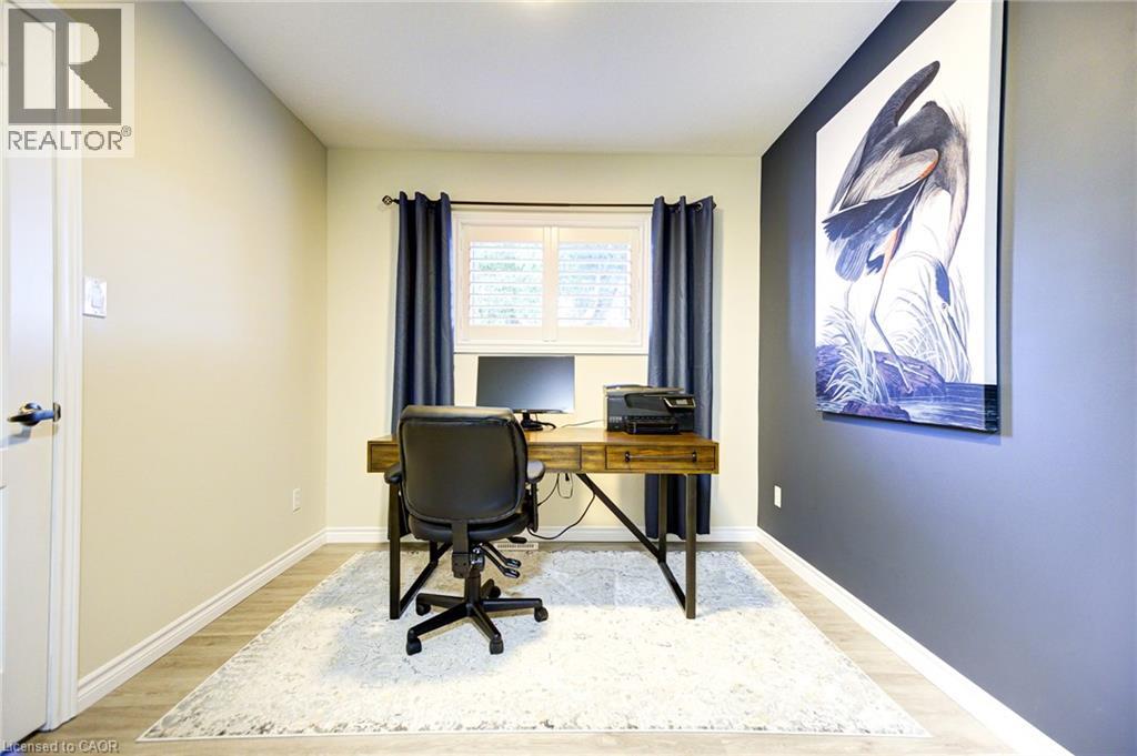 Photo 36 of 122 Westcliff Way, Cambridge ON