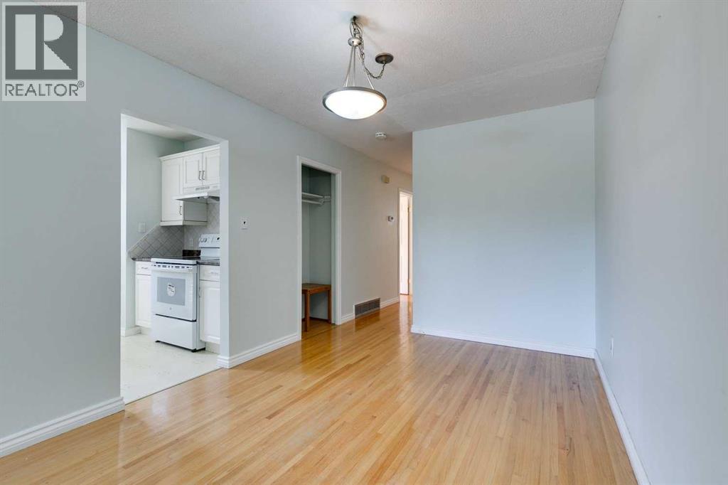 Photo 9 of 631 37 Street Sw, Calgary AB