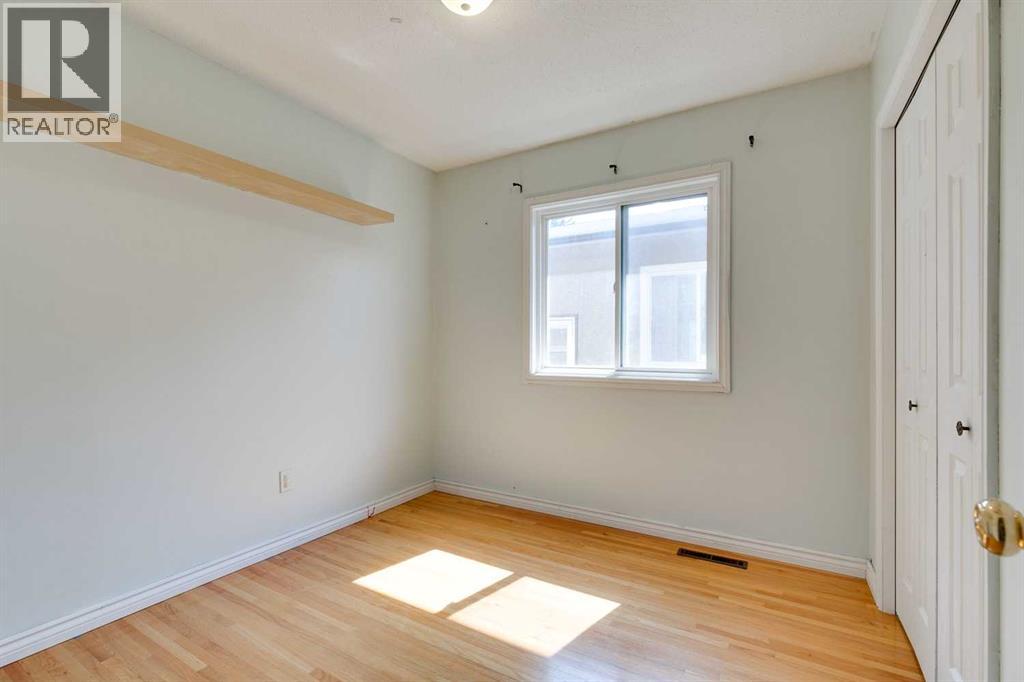 Photo 16 of 631 37 Street Sw, Calgary AB