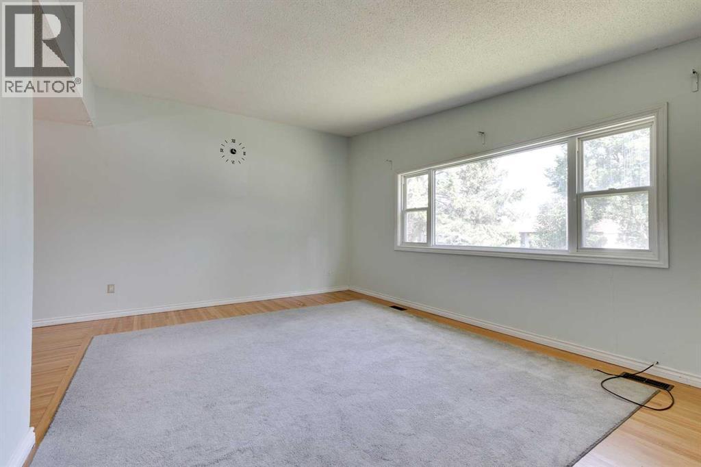 Photo 6 of 631 37 Street Sw, Calgary AB
