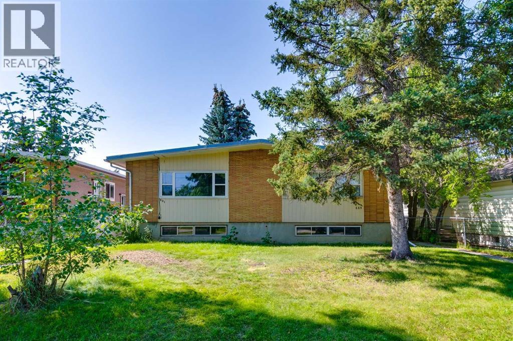 Photo 1 of 631 37 Street Sw, Calgary AB