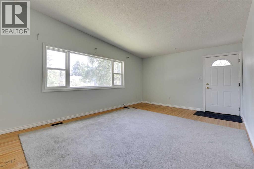 Photo 4 of 631 37 Street Sw, Calgary AB