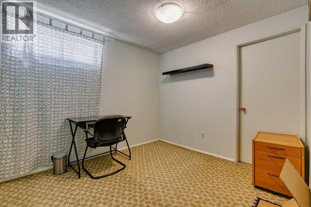 Photo 19 of 631 37 Street Sw, Calgary AB