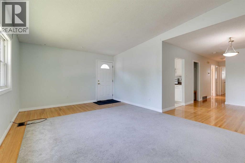 Photo 8 of 631 37 Street Sw, Calgary AB