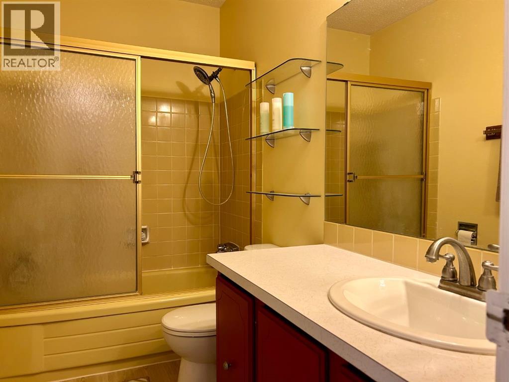 Photo 8 of 71 4940 39 Avenue Sw, Calgary AB