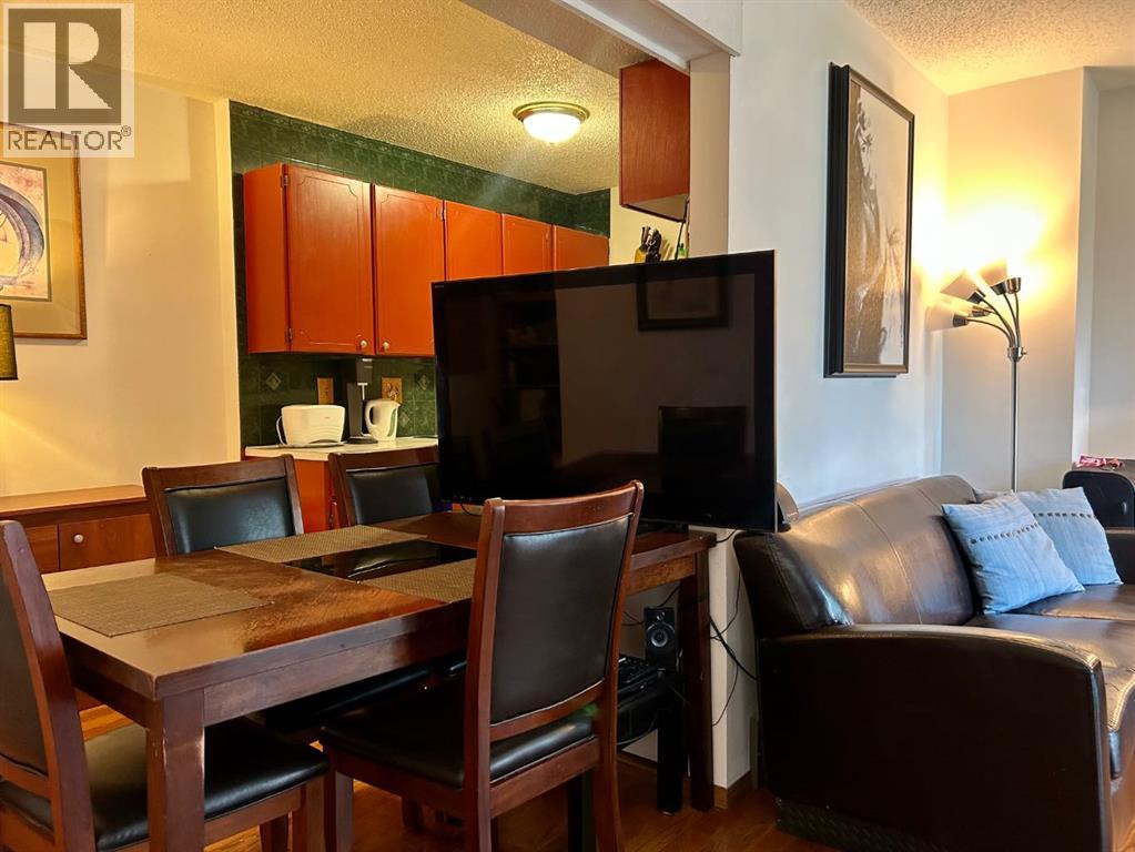 Photo 5 of 71 4940 39 Avenue Sw, Calgary AB