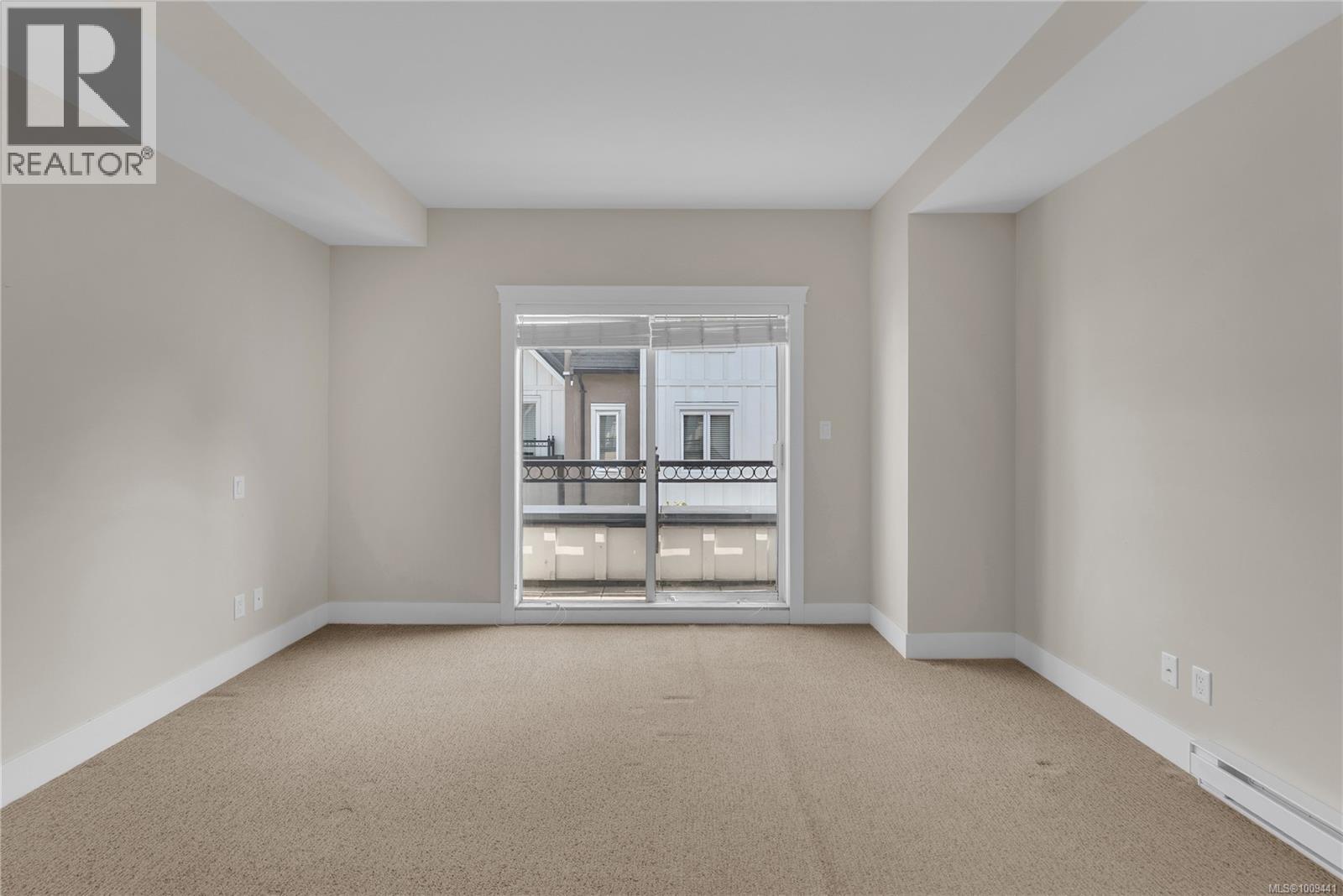 Photo 11 of 17 675 Superior St, Victoria BC