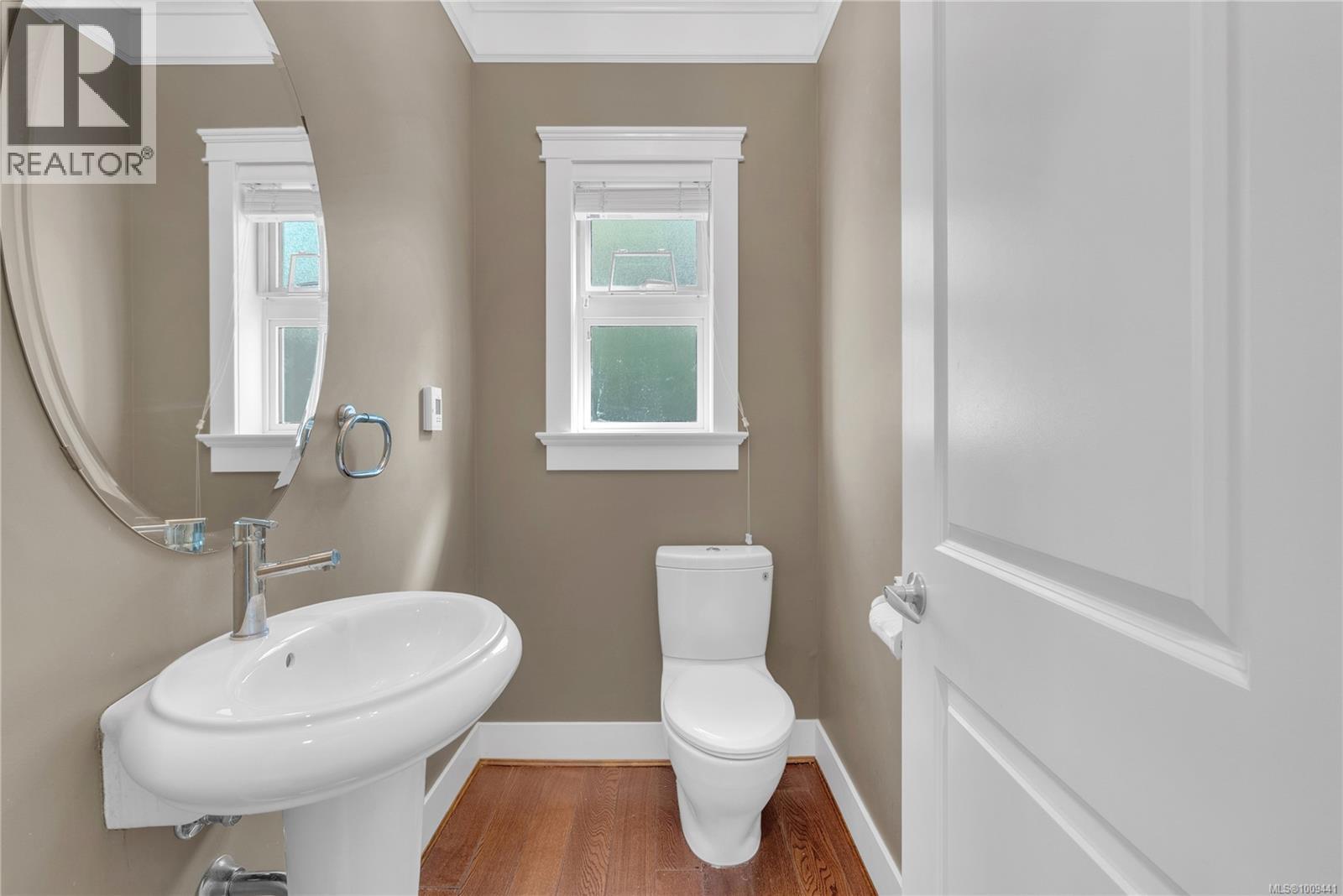 Photo 21 of 17 675 Superior St, Victoria BC
