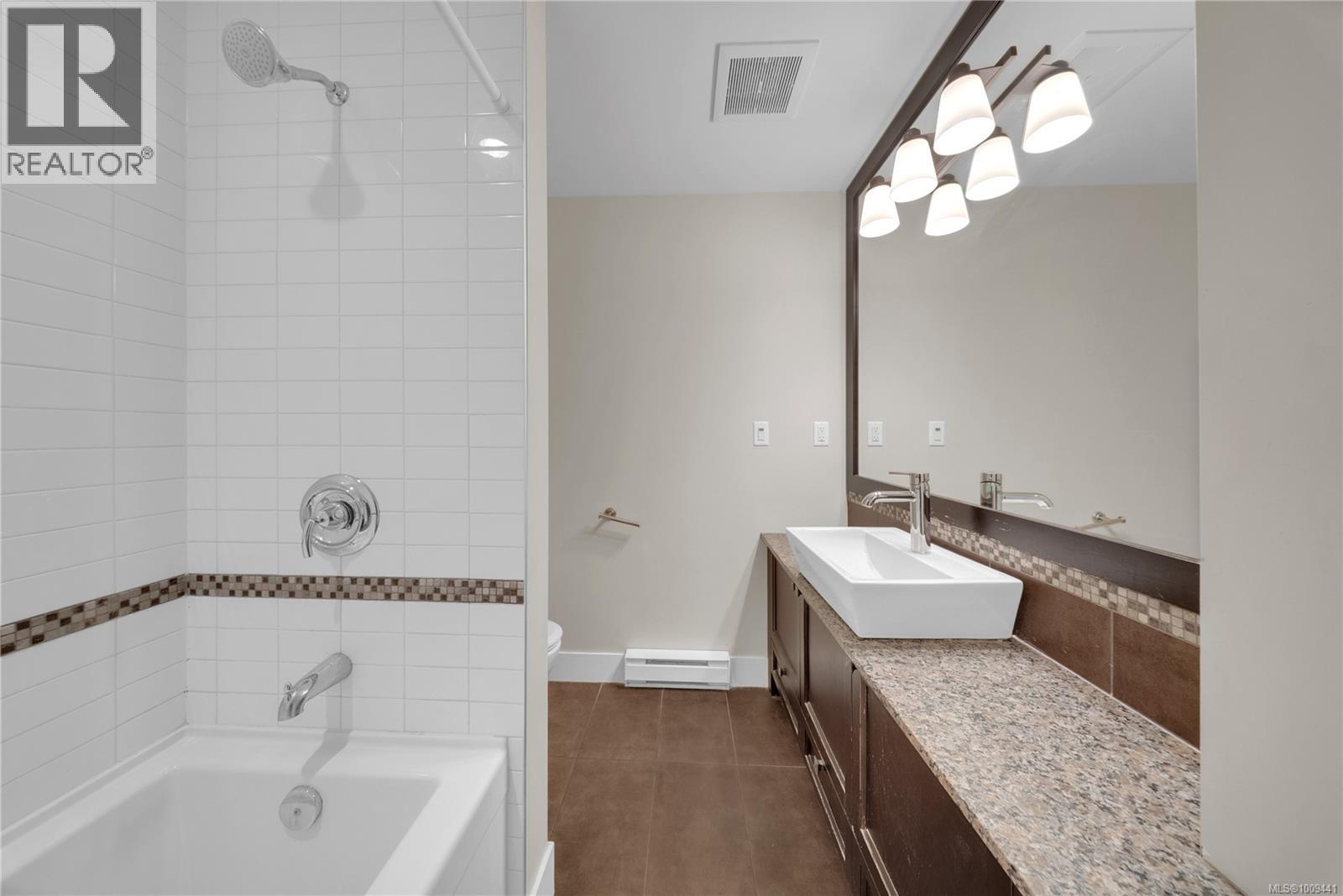 Photo 22 of 17 675 Superior St, Victoria BC