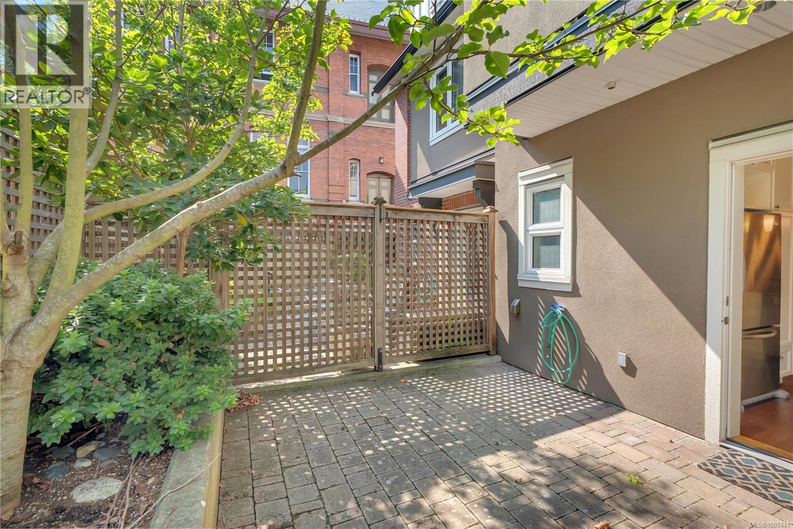 Photo 25 of 17 675 Superior St, Victoria BC
