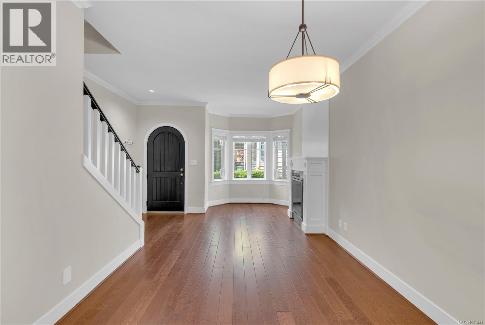 Photo 4 of 17 675 Superior St, Victoria BC