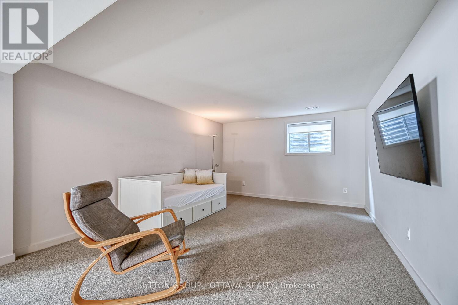 Photo 40 of 732 Wooler Place, Ottawa ON