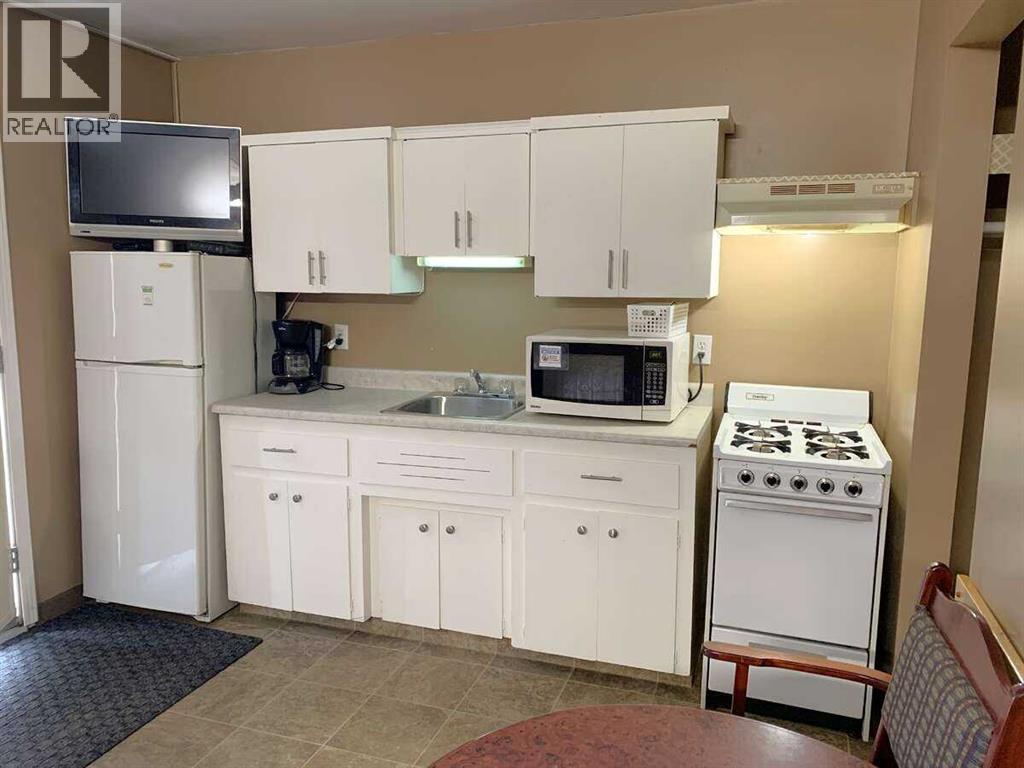 Photo 6 of 5604 4 Avenue, Edson AB