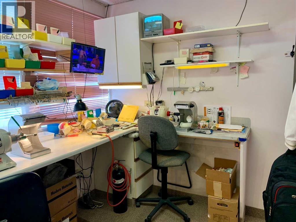 Office for Sale in    Avenue NW Mount Pleasant Calgary 