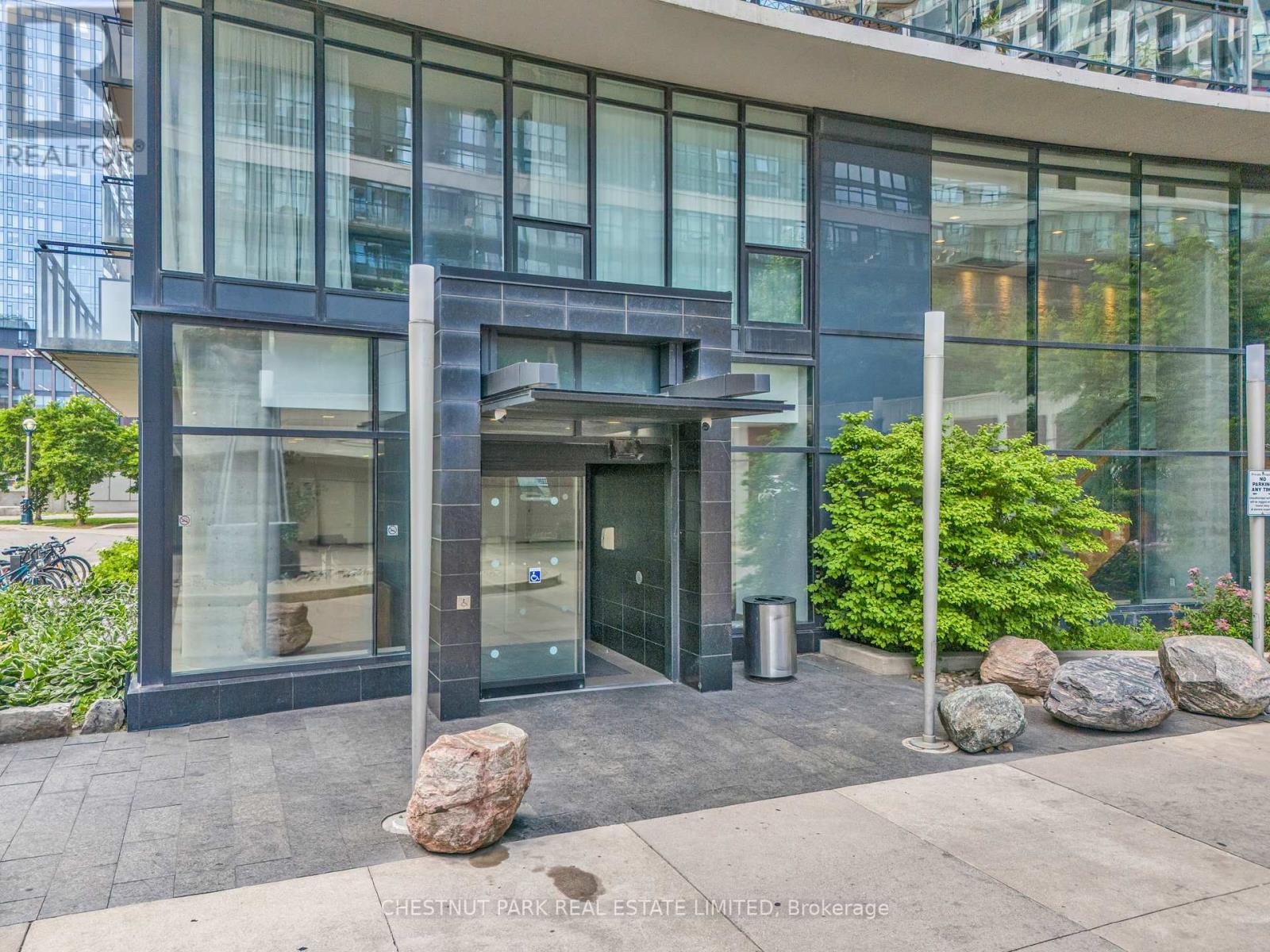 Photo 25 of 3010 25 Capreol Court, Toronto ON