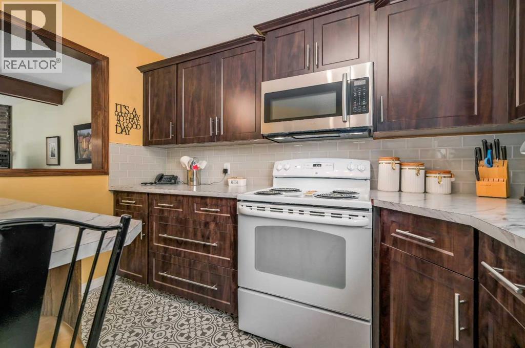 Photo 4 of 4 10910 Bonaventure Drive, Calgary AB