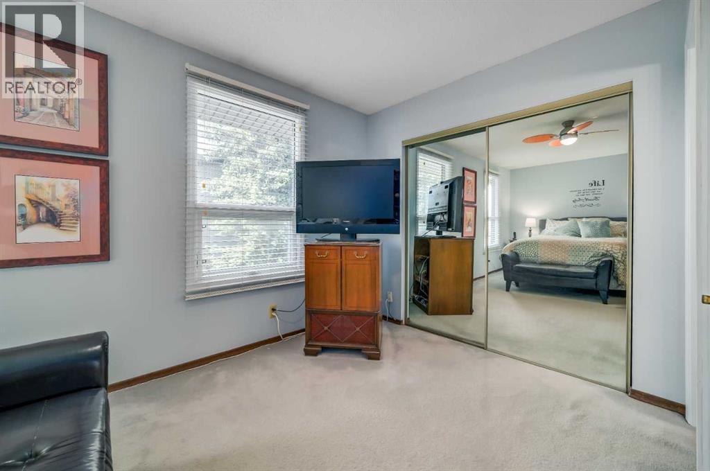 Photo 15 of 4 10910 Bonaventure Drive, Calgary AB