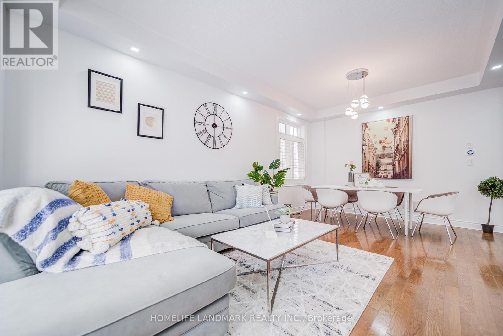 Photo 11 of 14 West Normandy Drive, Markham ON