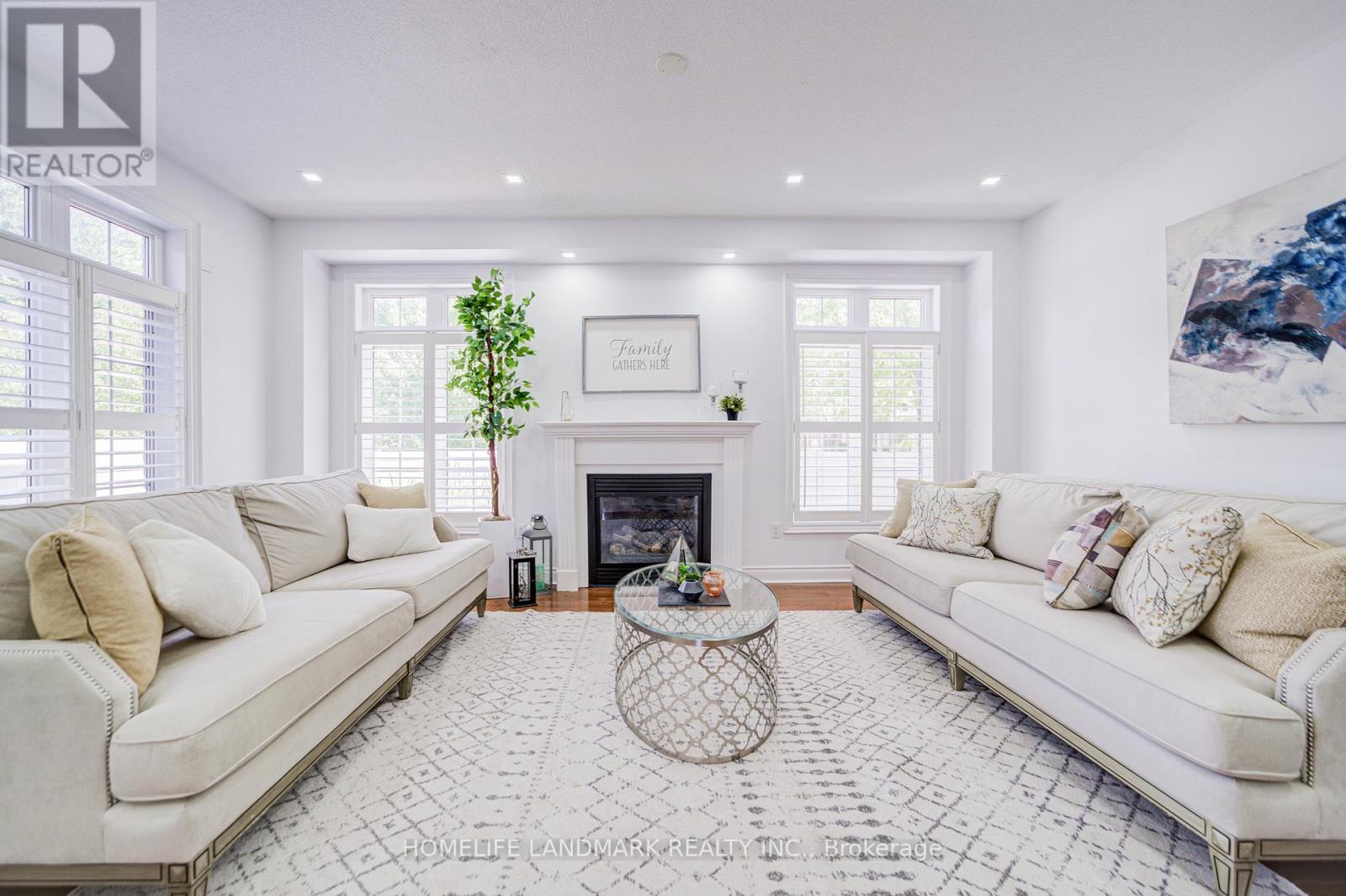 Photo 12 of 14 West Normandy Drive, Markham ON