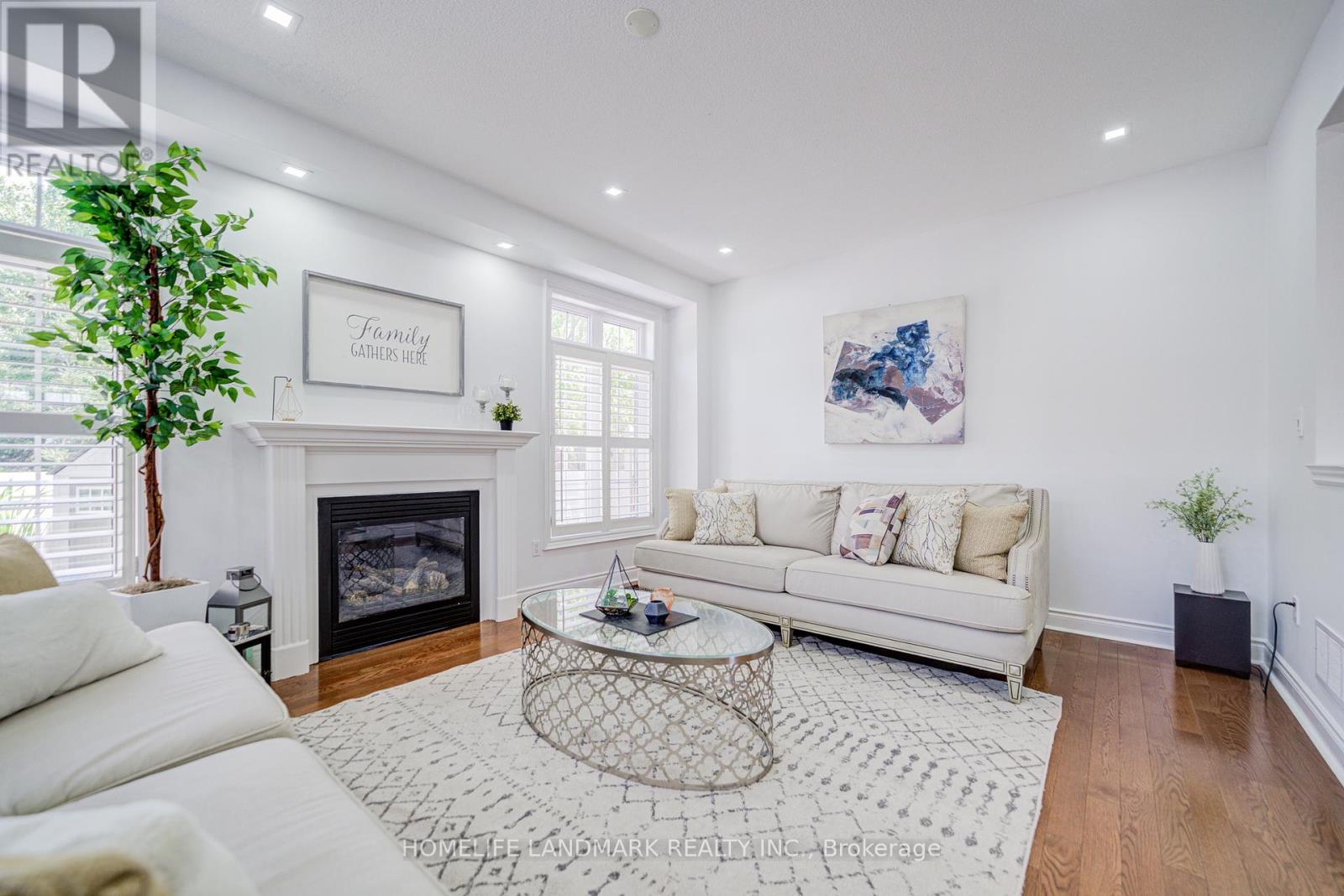 Photo 13 of 14 West Normandy Drive, Markham ON