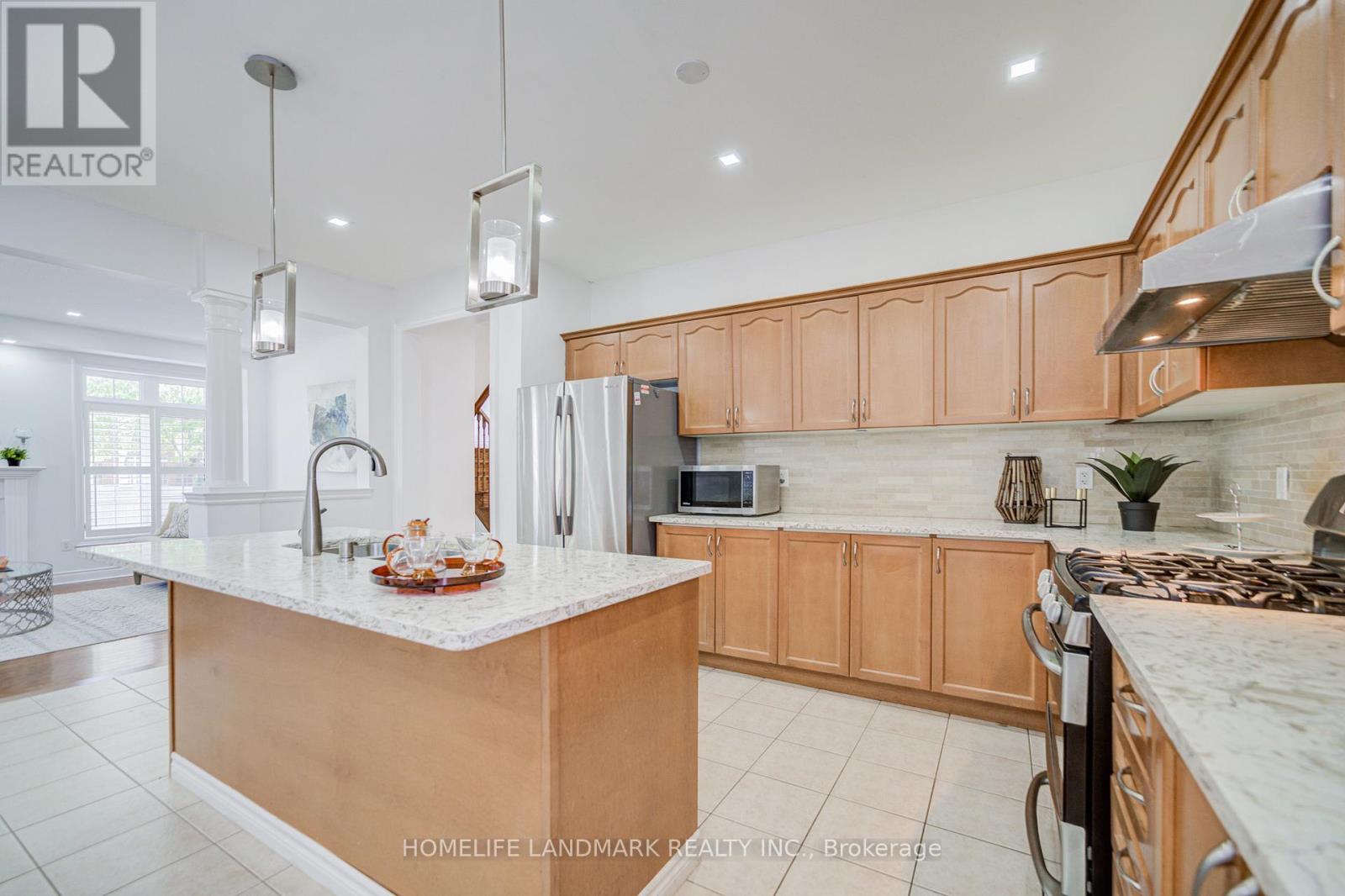 Photo 19 of 14 West Normandy Drive, Markham ON