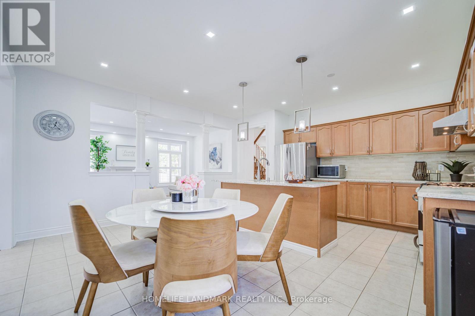 Photo 20 of 14 West Normandy Drive, Markham ON