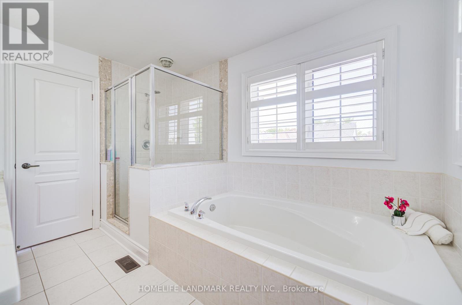 Photo 31 of 14 West Normandy Drive, Markham ON