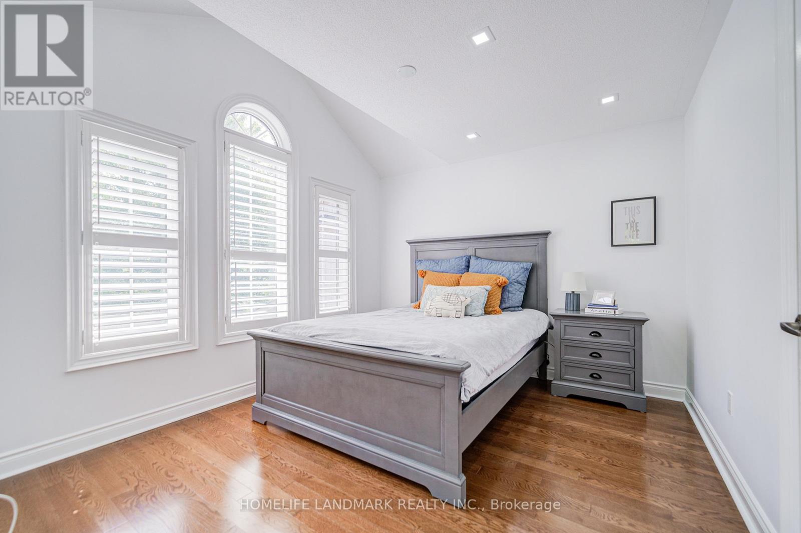 Photo 35 of 14 West Normandy Drive, Markham ON
