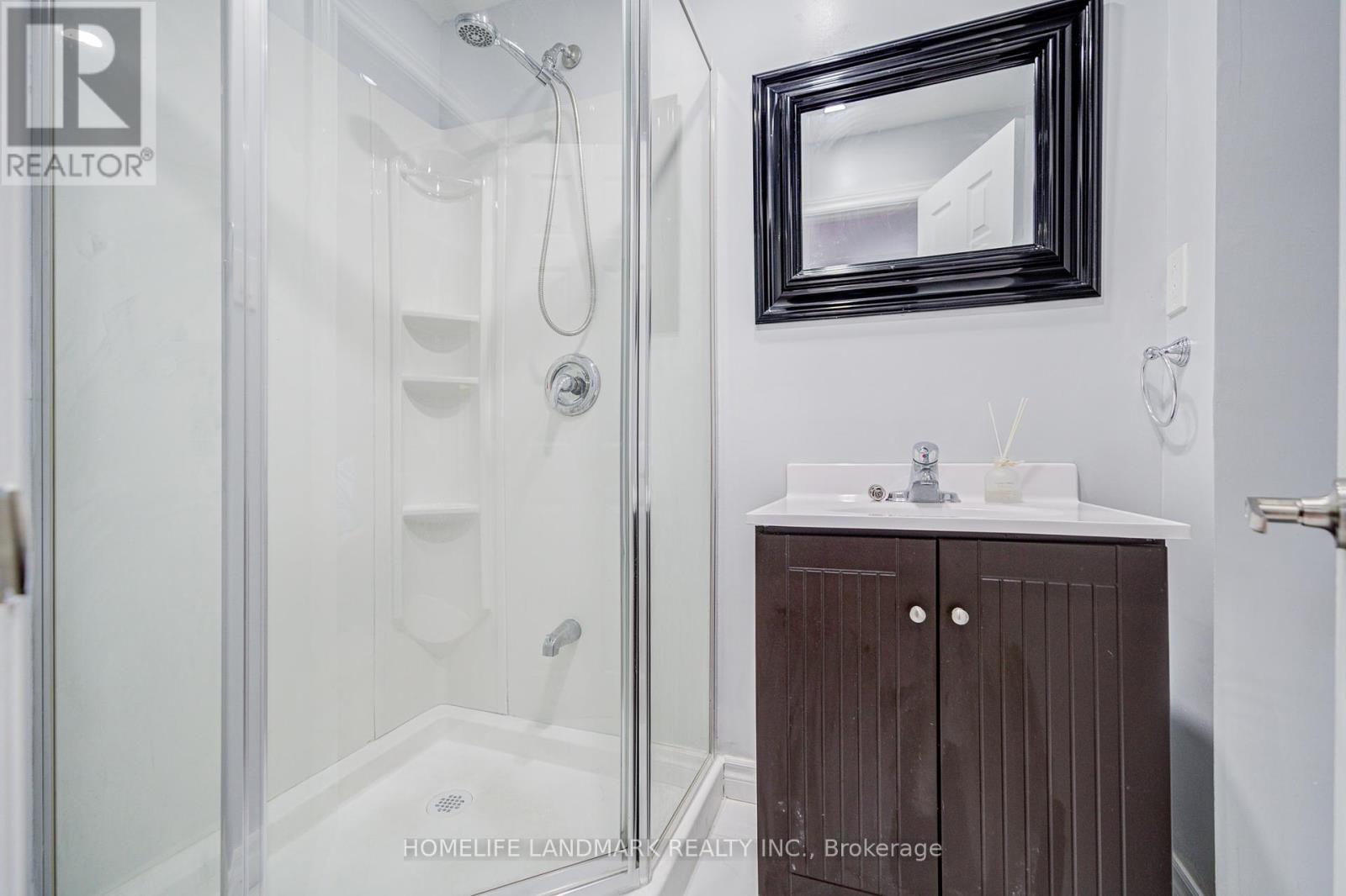 Photo 38 of 14 West Normandy Drive, Markham ON