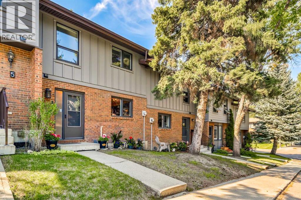 Photo 1 of 4 10910 Bonaventure Drive, Calgary AB