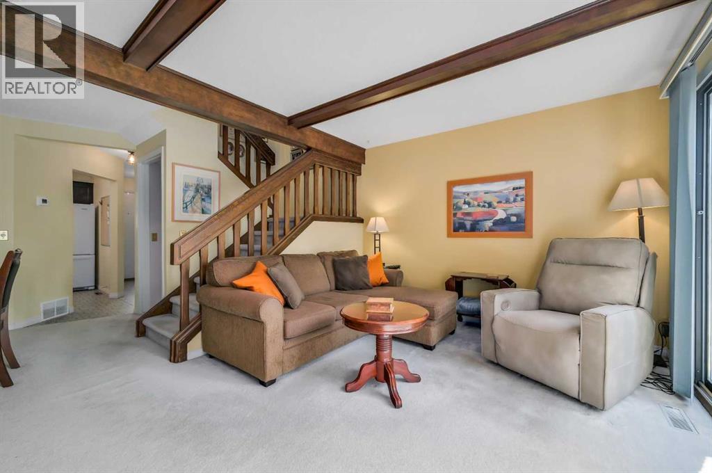 Photo 7 of 4 10910 Bonaventure Drive, Calgary AB