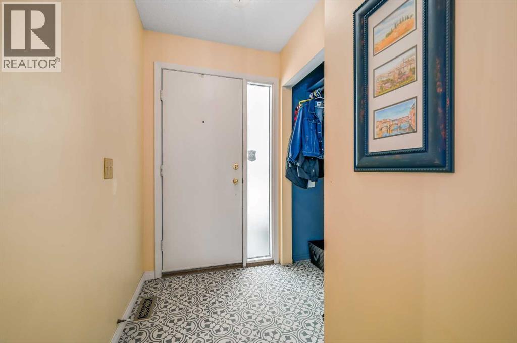Photo 11 of 4 10910 Bonaventure Drive, Calgary AB