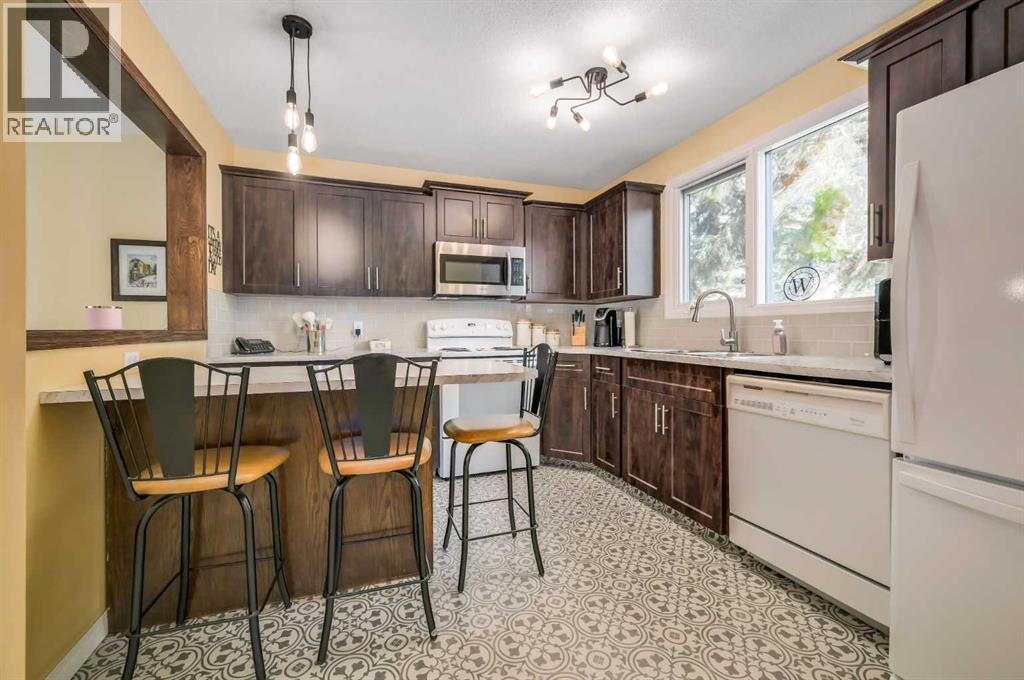Photo 2 of 4 10910 Bonaventure Drive, Calgary AB