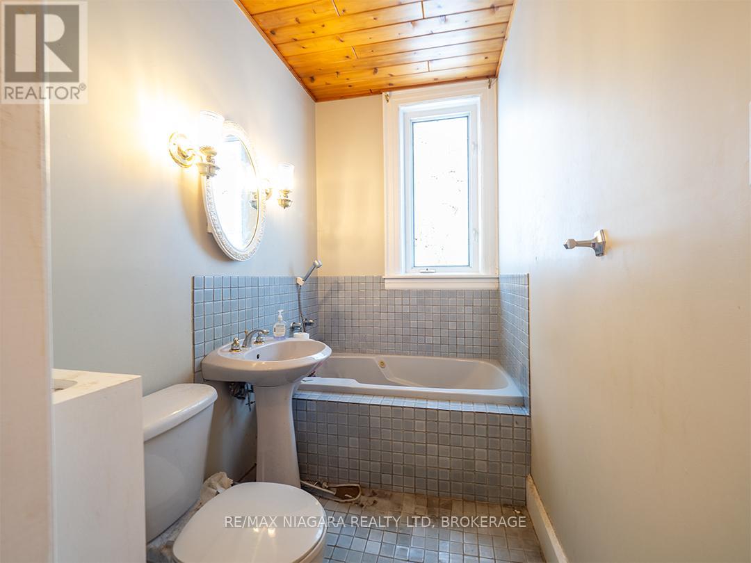 Photo 18 of 89 Tennessee Avenue, Port Colborne ON