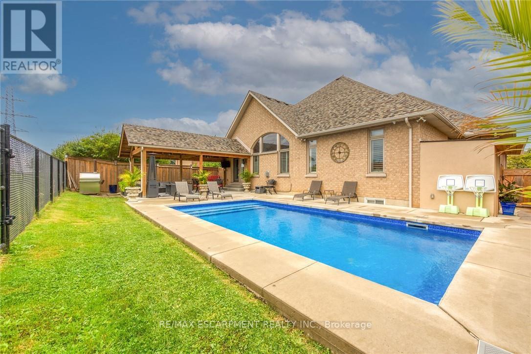 Photo 3 of 117 Christopher Drive, Hamilton ON